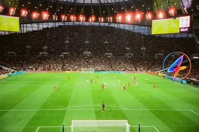 Liverpool sluit zich aan bij Tottenham in Van Hecke‑transferrace