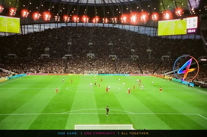 Liverpool sluit zich aan bij Tottenham in Van Hecke‑transferrace
