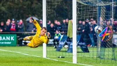 Keeper Ronald Koeman Jr. scoort winnaar, Telstar blijft in de Eredivisie