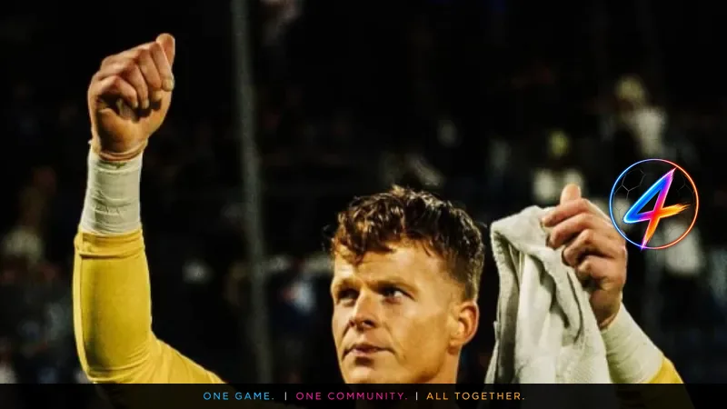 Koeman's zoon redt team van degradatie met penalty