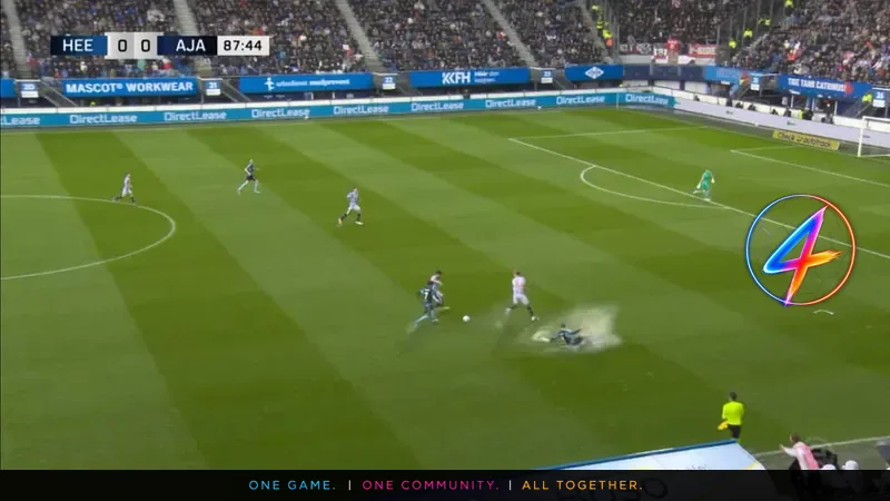 Ajax en Heerenveen delen 0-0 in regenovergoten wedstrijd