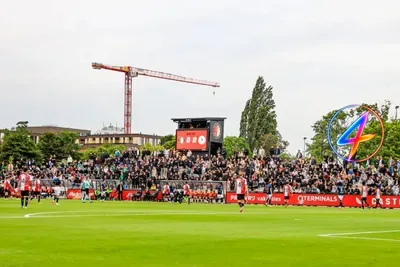 Feyenoord Rotterdam U19 verslaat Ajax U19 in laatste minuut mini‑Klassieker