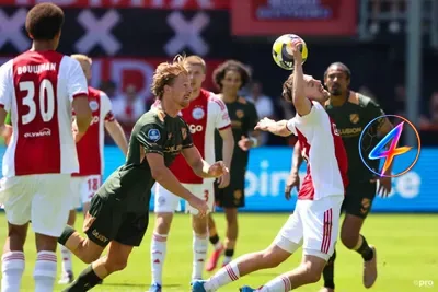 Cruijff opgelucht: Ajax gaat door dankzij penaltystop van Paes en El Karouani