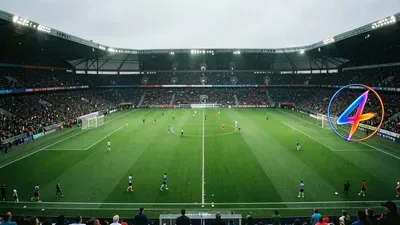 Feyenoord Rotterdam struikelt in vriendenduel; Van Persie scoort Rotterdam-goal