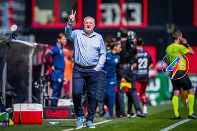 Ron Jans overweldigd door afscheid van FC Utrecht-fans